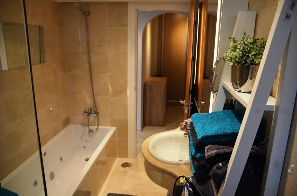 Apartmán Penthouse Mit Privatem Jacuzzi In Marbella - La Mairena Ojén Exteriér fotografie
