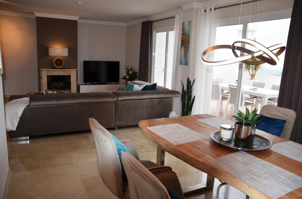 Apartmán Penthouse Mit Privatem Jacuzzi In Marbella - La Mairena Ojén Exteriér fotografie
